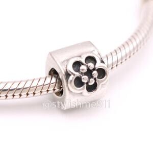 Authentic PANDORA Retired DAISY FLOWER Charm